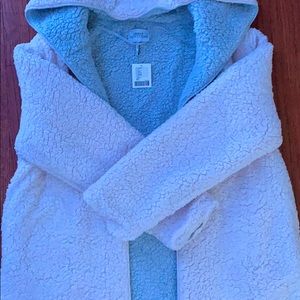 XS/S UO light pink/grey reversible fluffy coat